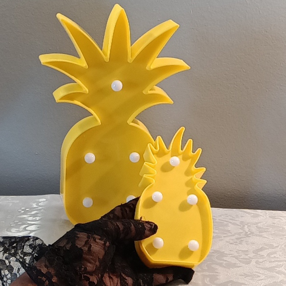 Yellow Pineapple LED Light 🍍 SMALL - Picture 7 of 14